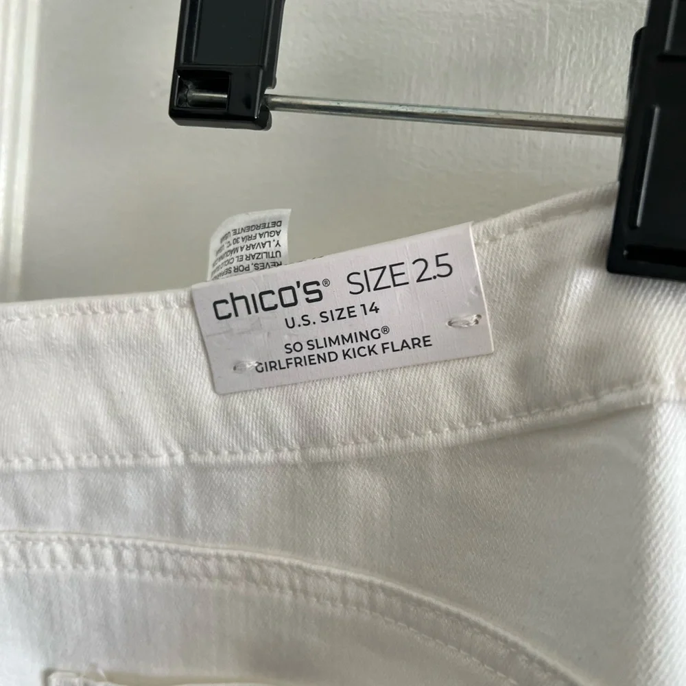 Chico's White So Slimming 2.5 (14) kick flare NWT - Picture 4 of 5